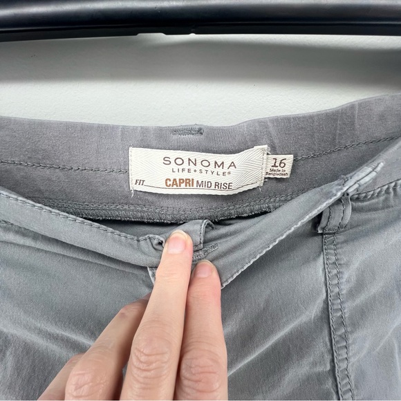 Women’s Sonoma gray capri mid rise pants size 16 - Picture 4 of 5